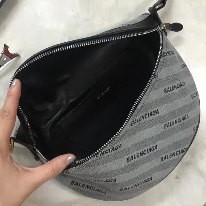 BALENCIAG巴黎世家 專櫃同步更新 新款字母印花半月包 鐵塔 掛繩腰包  BL1232
